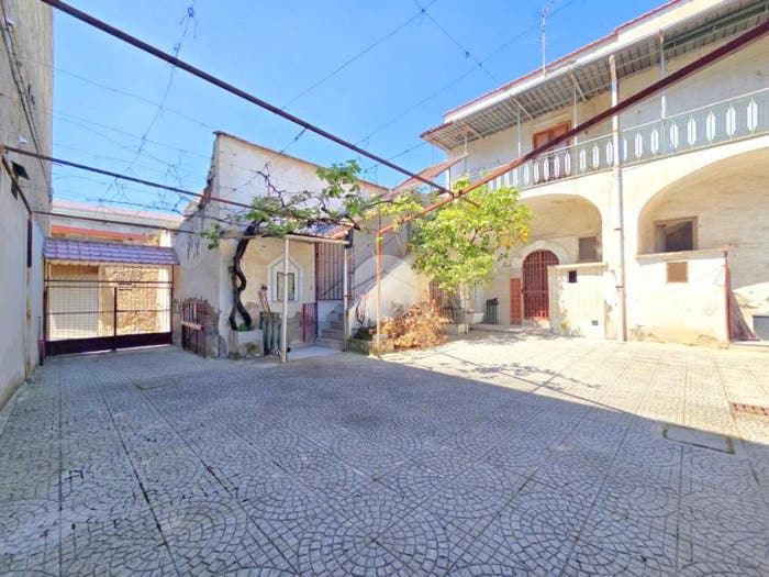 Casa con 6 locali in vendita in VICO VIII SANTA CROCE, Centro, Casoria