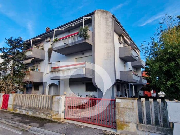 Appartamento quadrilocale in vendita in Via Luigia Chiola, Centro, Loreto Aprutino