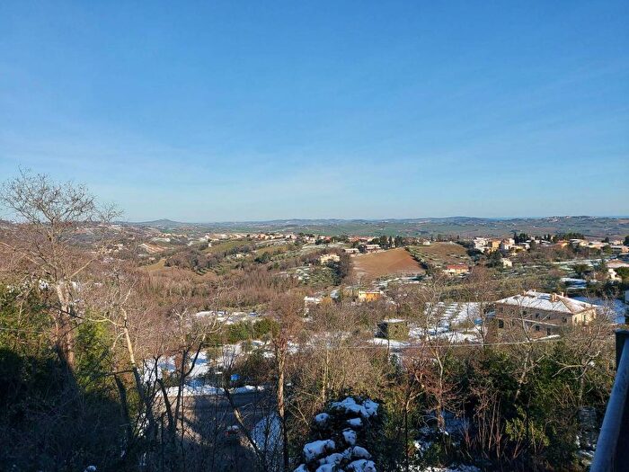 Appartamento trilocale in vendita in Via Panoramica, Mombaroccio