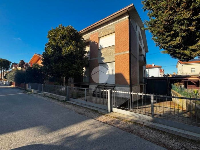 Casa quadrilocale in vendita in Via Brigata Sassari, Fano Flaminio, Fano
