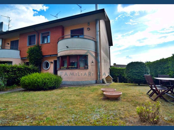 Casa quadrilocale in vendita in Via Belvedere, Centro, Castronno