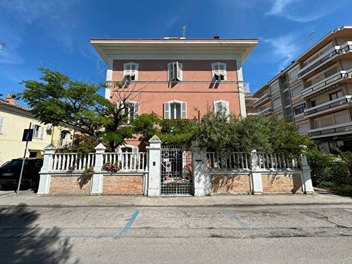 Casa con 6 locali in vendita in Via Nazario Sauro, Porto San Giorgio