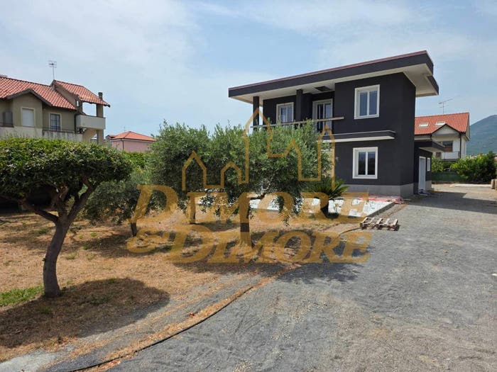 Casa con 6 locali in vendita in Centro, Ceriale
