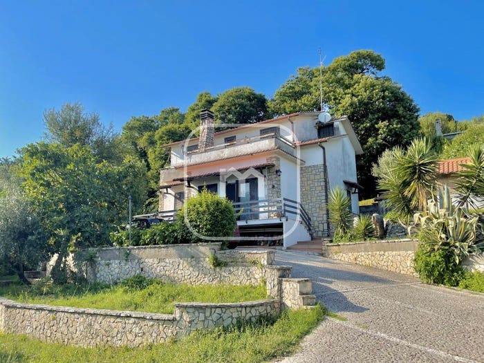 Casa con 6 locali in vendita in Via Intercomunale di Valenza, Centro, Palestrina