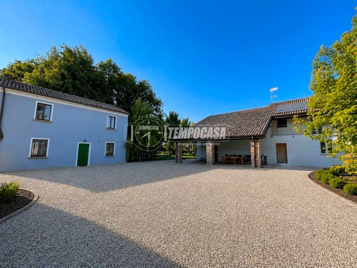 Casa con 6 locali in vendita in Via Novembre, Centro, Corana
