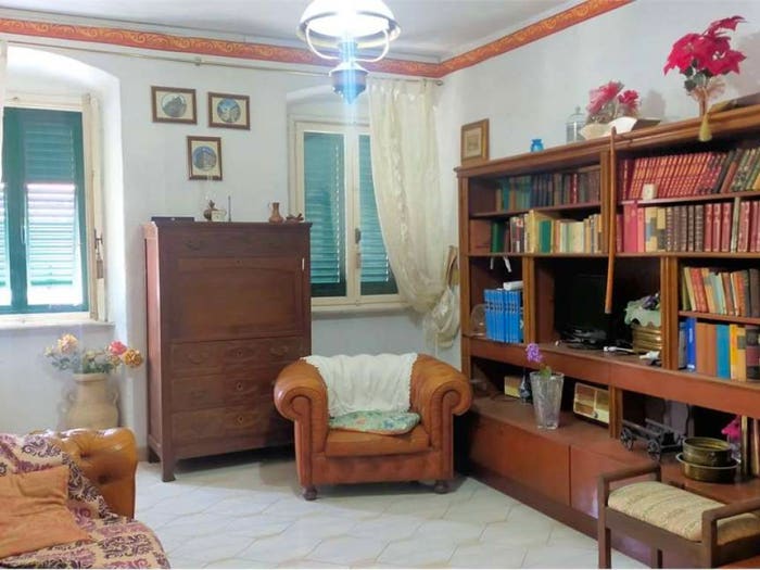 Appartamento quadrilocale in vendita in Via Guglielmo Oberdan, Cisternone, Livorno