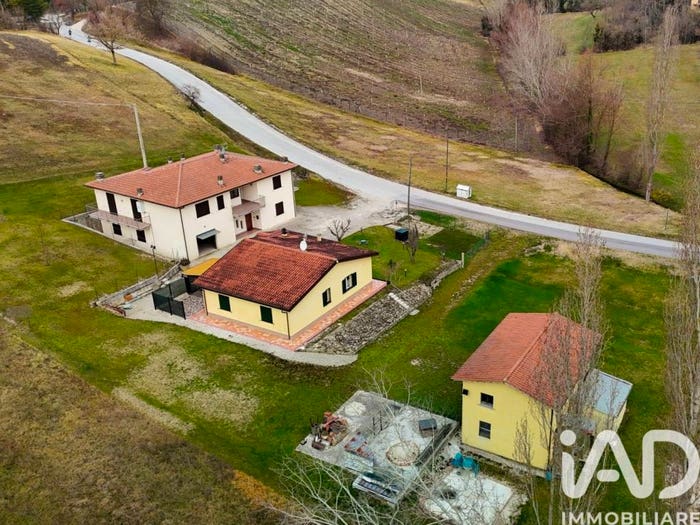Casa con 6 locali in vendita in Via Montecchio, Nocera Umbra