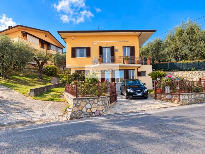 Casa con 6 locali in vendita in Via Cantone Morello, Bargecchia Corsanico, Massarosa
