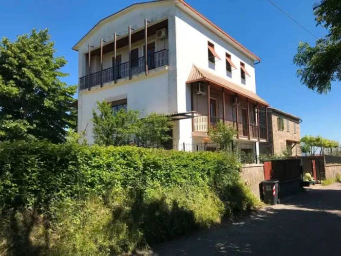 Casa con 6 locali in vendita in Via San Rocco, Surano