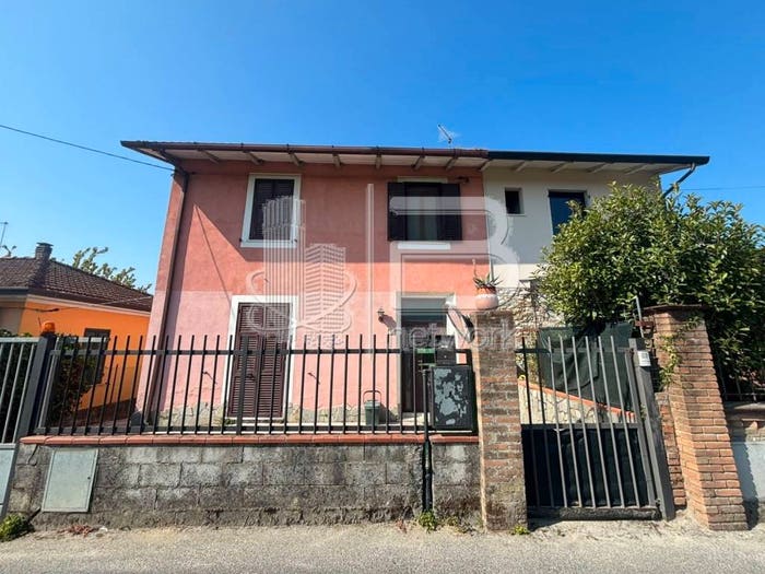 Casa quadrilocale in vendita in Via Pietrasanta, Bondano Partaccia, Massa