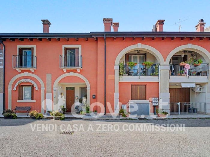 Appartamento con 5 locali in vendita in Via Tezze, Caselle, Sommacampagna