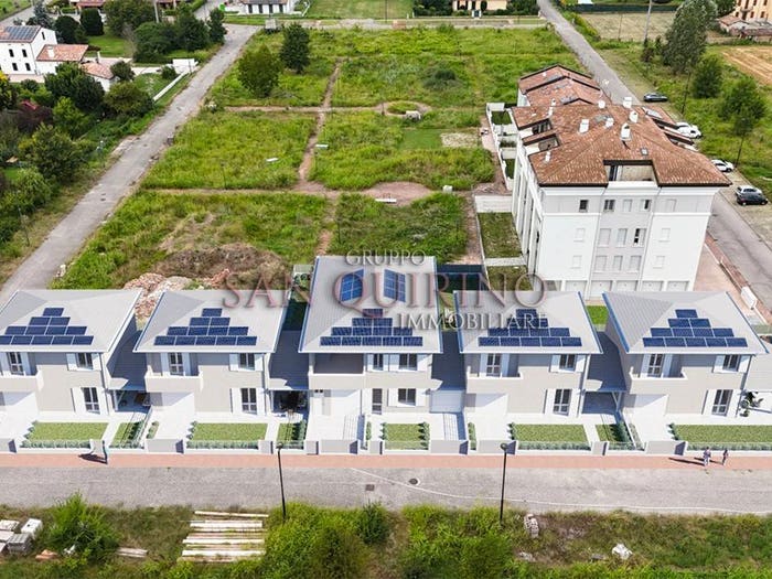 Casa quadrilocale in vendita in via giorgio morandi, Centro, Gualtieri