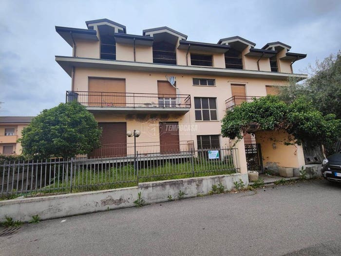 Casa con 6 locali in vendita in Via Venezia, Centro, Lentate sul Seveso