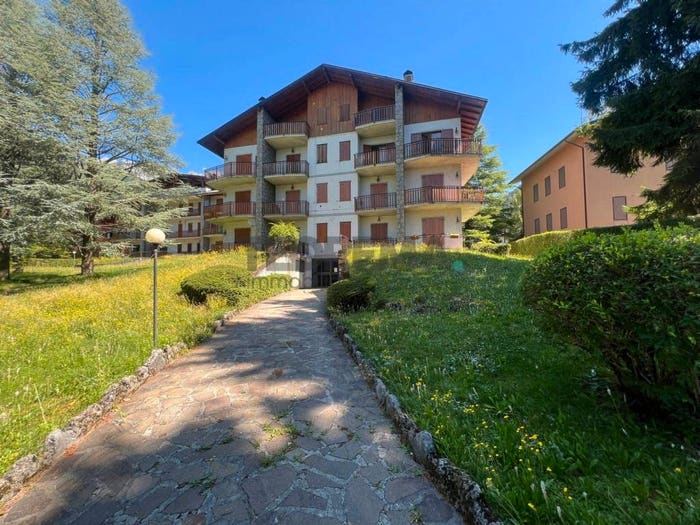 Appartamento quadrilocale in vendita in Via Giovanni Pascoli, Centro, Castione della Presolana