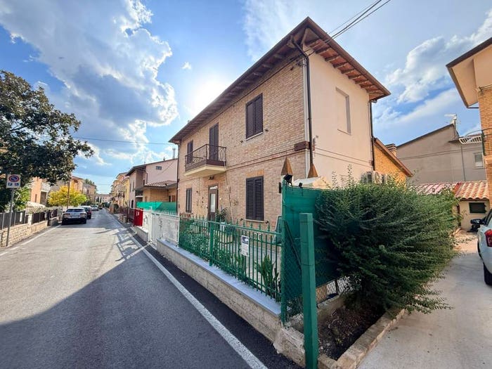 Casa quadrilocale in vendita in Via della Conciliazione, Santa Maria degli Angeli, Assisi