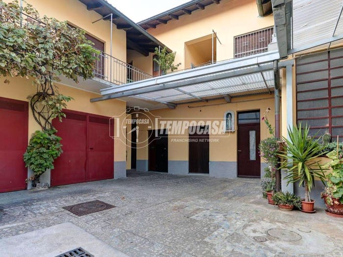 Appartamento trilocale in vendita in Via Camillo Benso Conte di Cavour, Bolladello Peveranza, Cairate