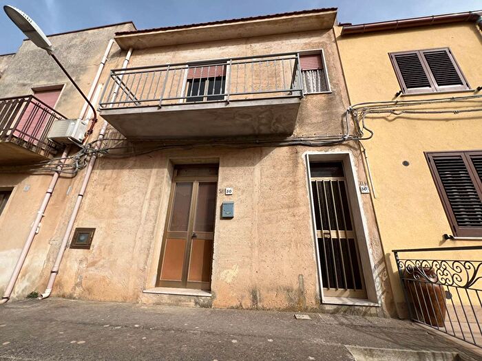 Casa quadrilocale in vendita in Via Giuseppe Laudani, Castellammare Del Golfo