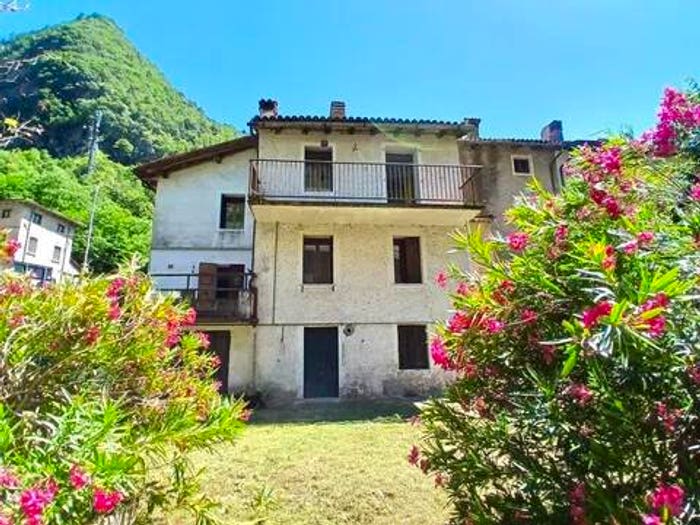 Casa con 6 locali in vendita in Via Monte Grappa, San Marino, Valbrenta