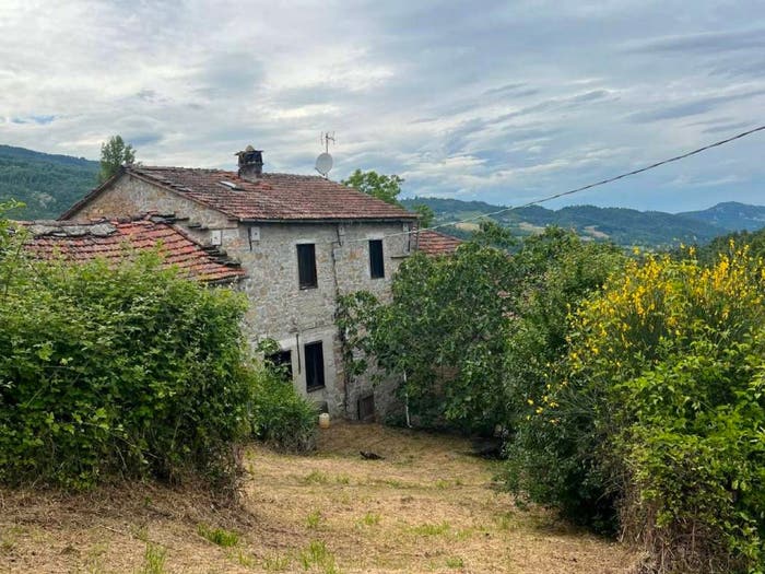 Casa con 6 locali in vendita in via Caselle di Stiolo, Monghidoro