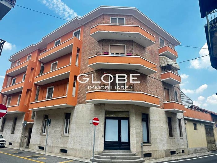 Appartamento trilocale in vendita in Via Gibellini, Centro, Caselle Torinese