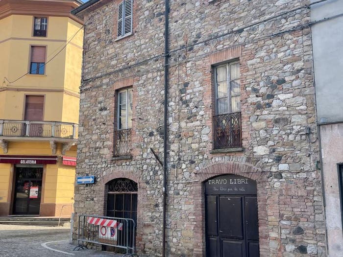 Casa con 6 locali in vendita in Piazza Vittorio Veneto, Centro, Travo