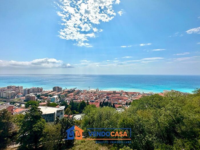 Appartamento con 5 locali in vendita in Via Piave, Pietra Ligure