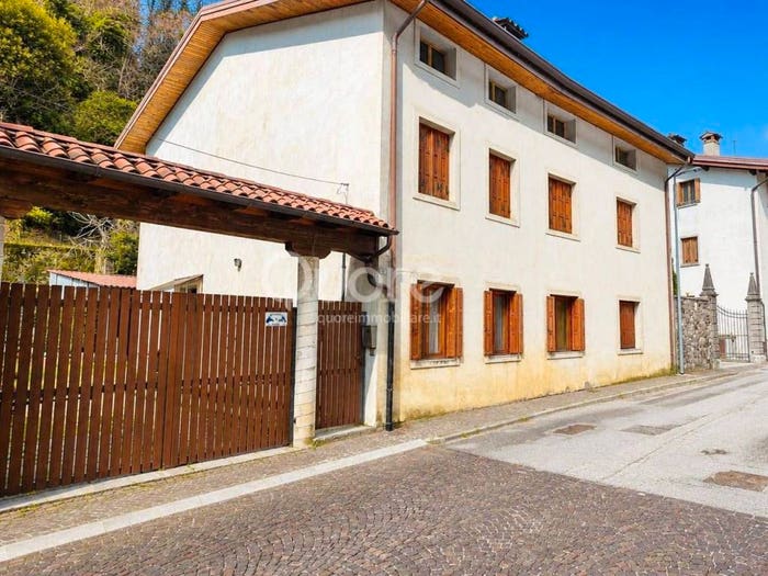 Appartamento con 6 locali in vendita in VIA VILLA, Centro, Artegna