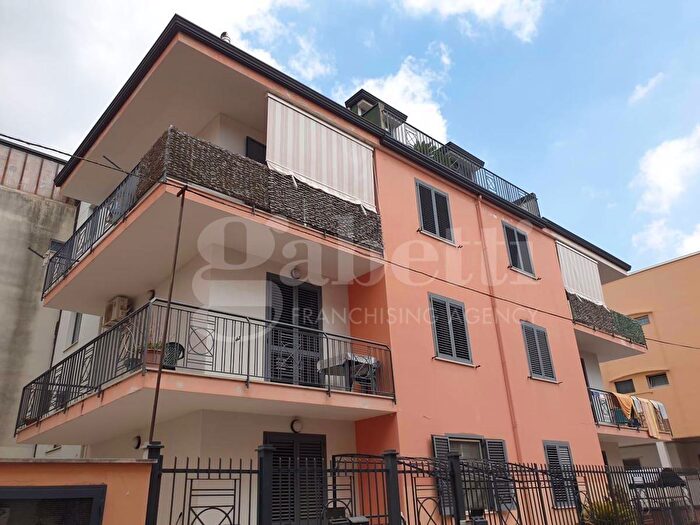 Appartamento trilocale in vendita in Via De Nicola, San Nicola La Strada