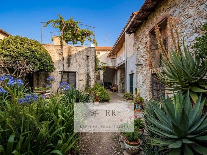 Casa con 6 locali in vendita in Mainero, Centro, Toirano