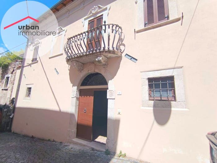 Appartamento con 6 locali in vendita in Via Giuseppe Garibaldi, Centro, Barete