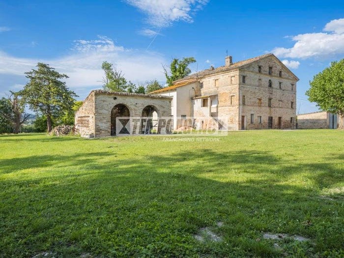 Casa con 6 locali in vendita in Contrada Campogiano, Corridonia