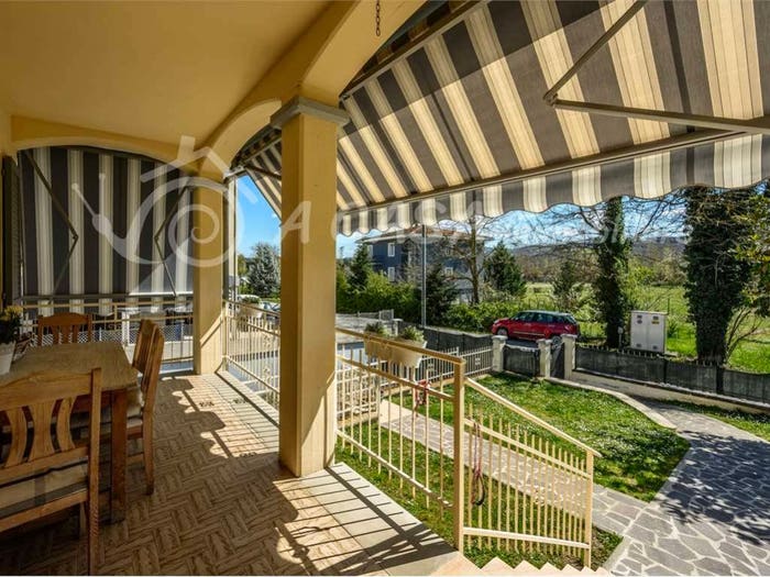 Casa con 6 locali in vendita in via marconi, Centro, Varano de' Melegari