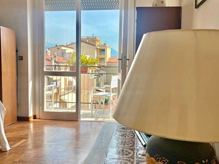 Appartamento quadrilocale in vendita in Viale Giosuè Carducci, Lungomare, Viareggio