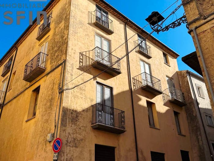 Casa con 6 locali in vendita in Largo Carlo Nardi, Centro, Montalto Uffugo