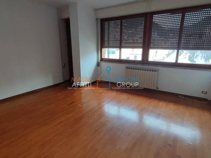 Appartamento con 6 locali in vendita in Via Democrazia, Centro, Massa