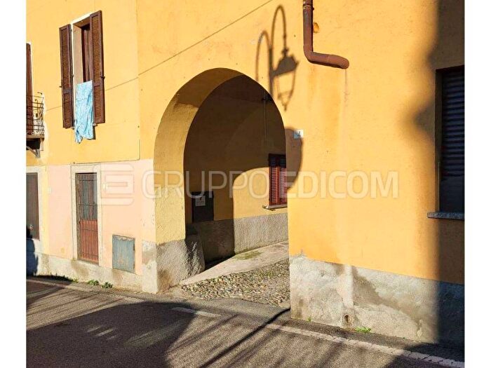 Appartamento trilocale in vendita in Piazza San Carlo, Pagnano, Merate