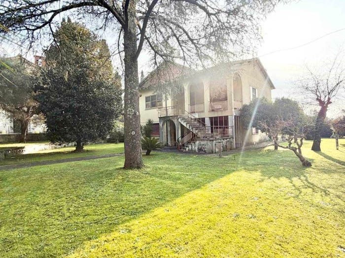 Casa con 6 locali in vendita in Pian del Quercione Montramito, Massarosa