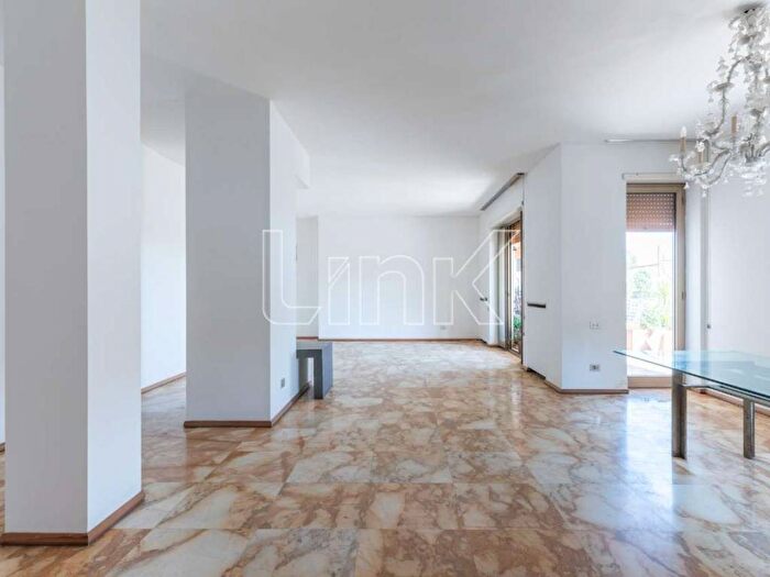 Appartamento con 6 locali in vendita in via Cassia, La Giustiniana, Roma