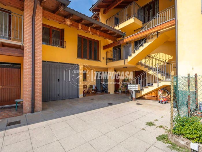 Appartamento trilocale in vendita in Via Roma, Pagazzano