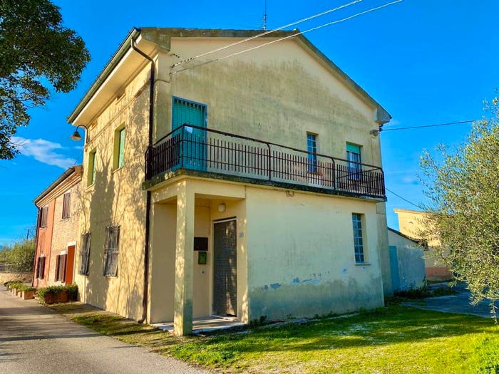 Casa con 6 locali in vendita in Colli al Metauro