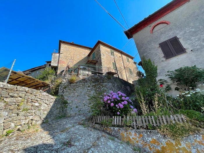 Casa con 6 locali in vendita in Granaiola, Bagni di Lucca