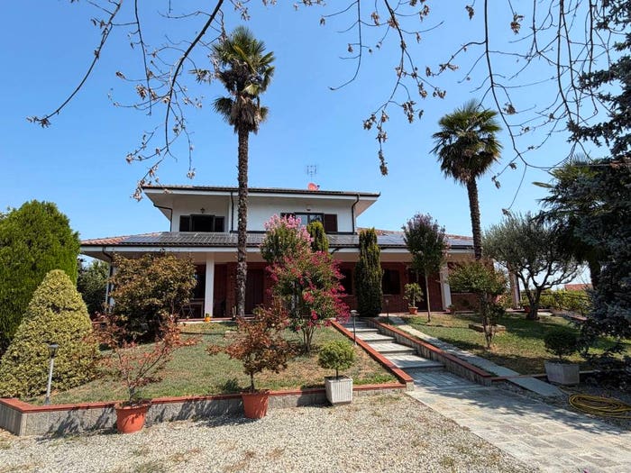 Casa con 6 locali in vendita in Via Andrea Aimar, Centro, Revello
