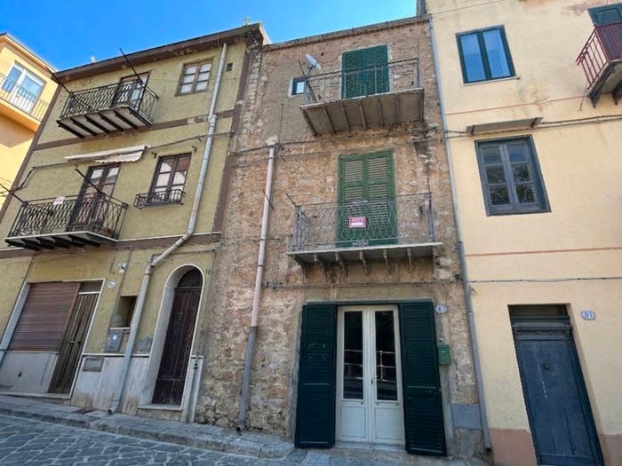 Casa quadrilocale in vendita in Via Giovanni Falcone, Caltavuturo