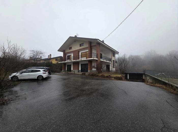 Appartamento con 5 locali in vendita in Via Selvaggio, Giaveno