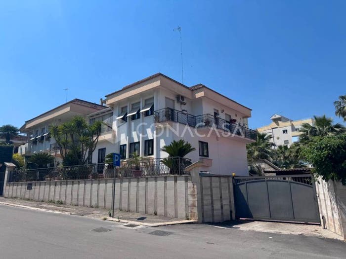 Appartamento trilocale in vendita in Via Corsica, Centro, Canosa di Puglia