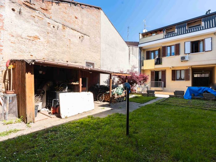 Casa con 6 locali in vendita in Via Ludovico Ariosto, Cabiate
