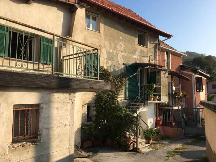 Casa con 5 locali in vendita in Via Borgo Ferrandi, San Martino Paravanico, Ceranesi