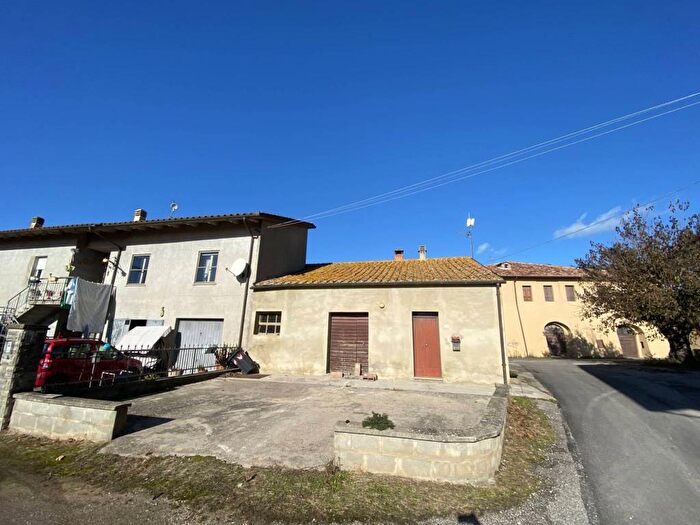 Casa con 6 locali in vendita in Via George Byron, Tuoro sul Trasimeno