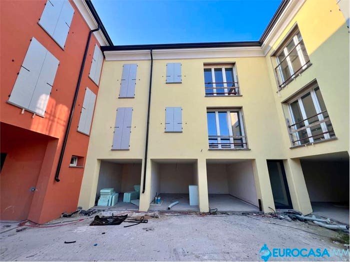 Appartamento bilocale in vendita in Via Flli Rosselli, Centro, Novi di Modena