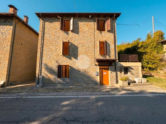 Appartamento con 5 locali in vendita in Strada ariolla, Ariolla, Neviano degli Arduini